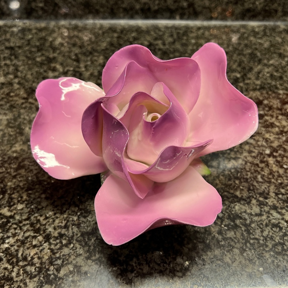 Porcelain Rose statue pink - Picture 2 of 9